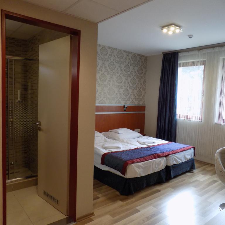 Fortuna Hotel Miskolc Buitenkant foto