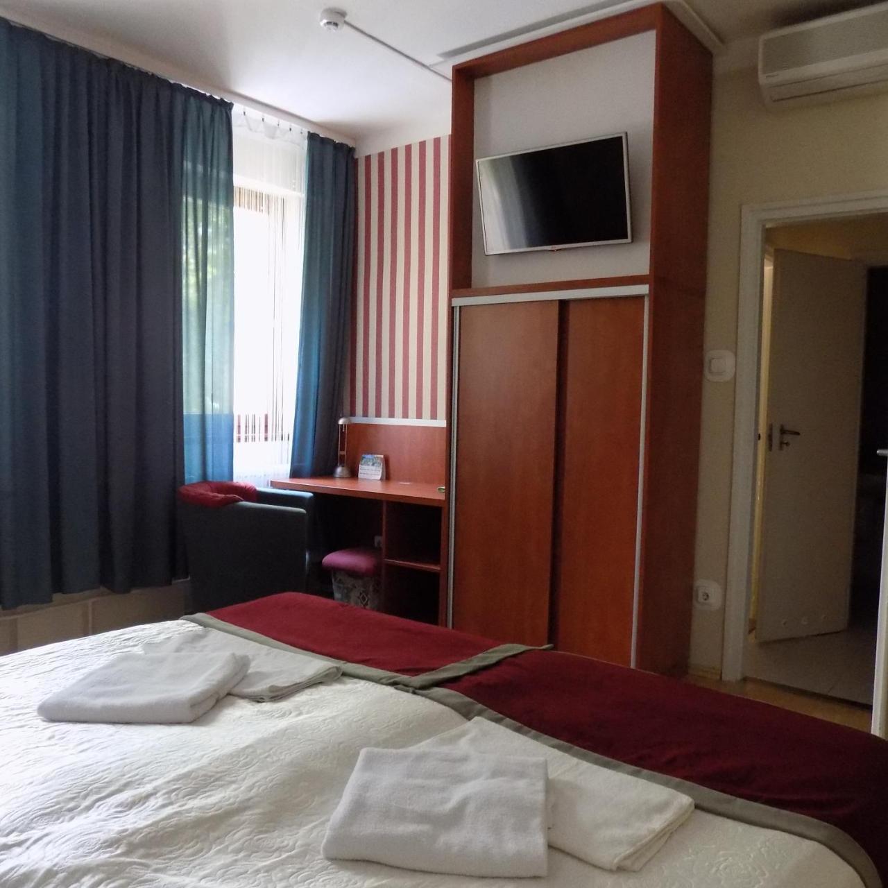Fortuna Hotel Miskolc Buitenkant foto